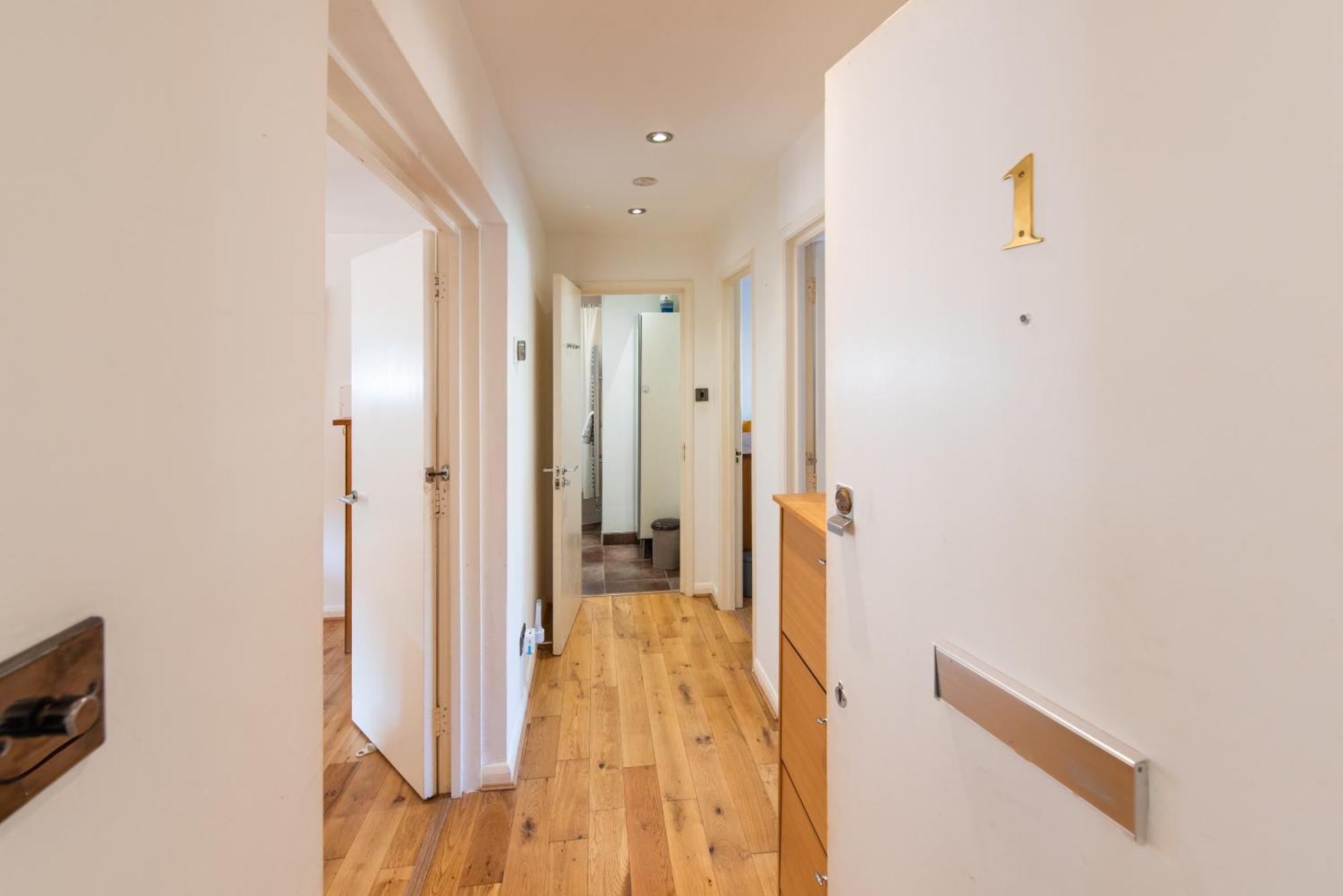 London Stratford - Spacious 2 Bed Flat With Secured Parking & Private Garden Bagian luar foto