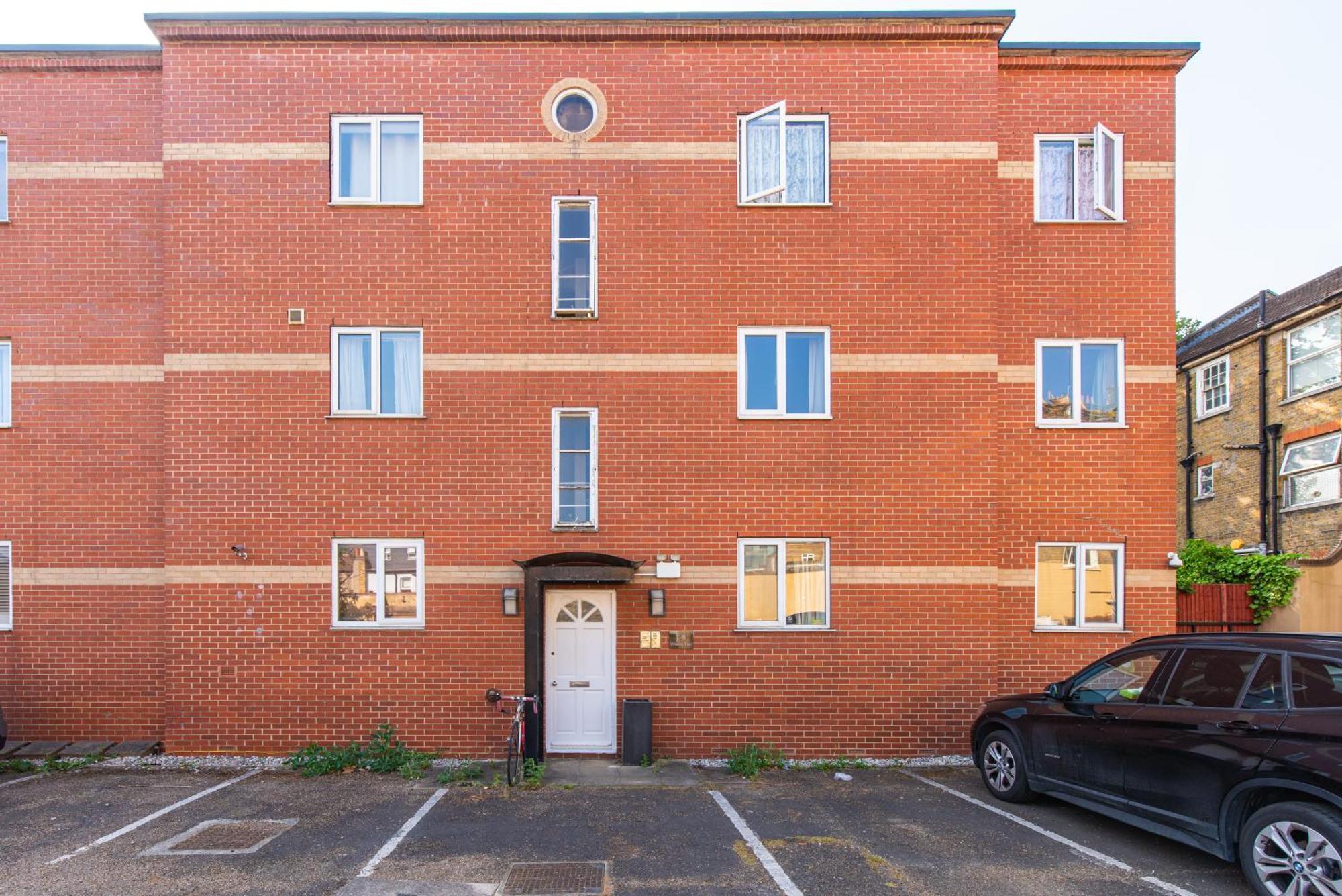 London Stratford - Spacious 2 Bed Flat With Secured Parking & Private Garden Bagian luar foto